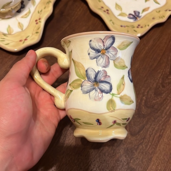 Capriware Handpainted Mug & Plates 8 piece set - Picture 4 of 12